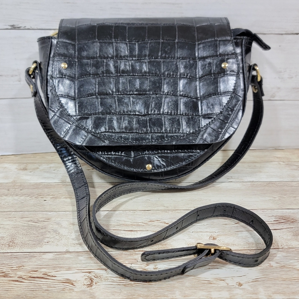 Divina Firenze black crossbody  bag with a crocodile-embossed Leather